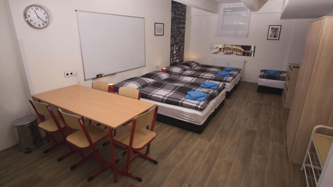 School Apartment - Your Unique Place In Prague By Metro Vysehrad Exterior foto