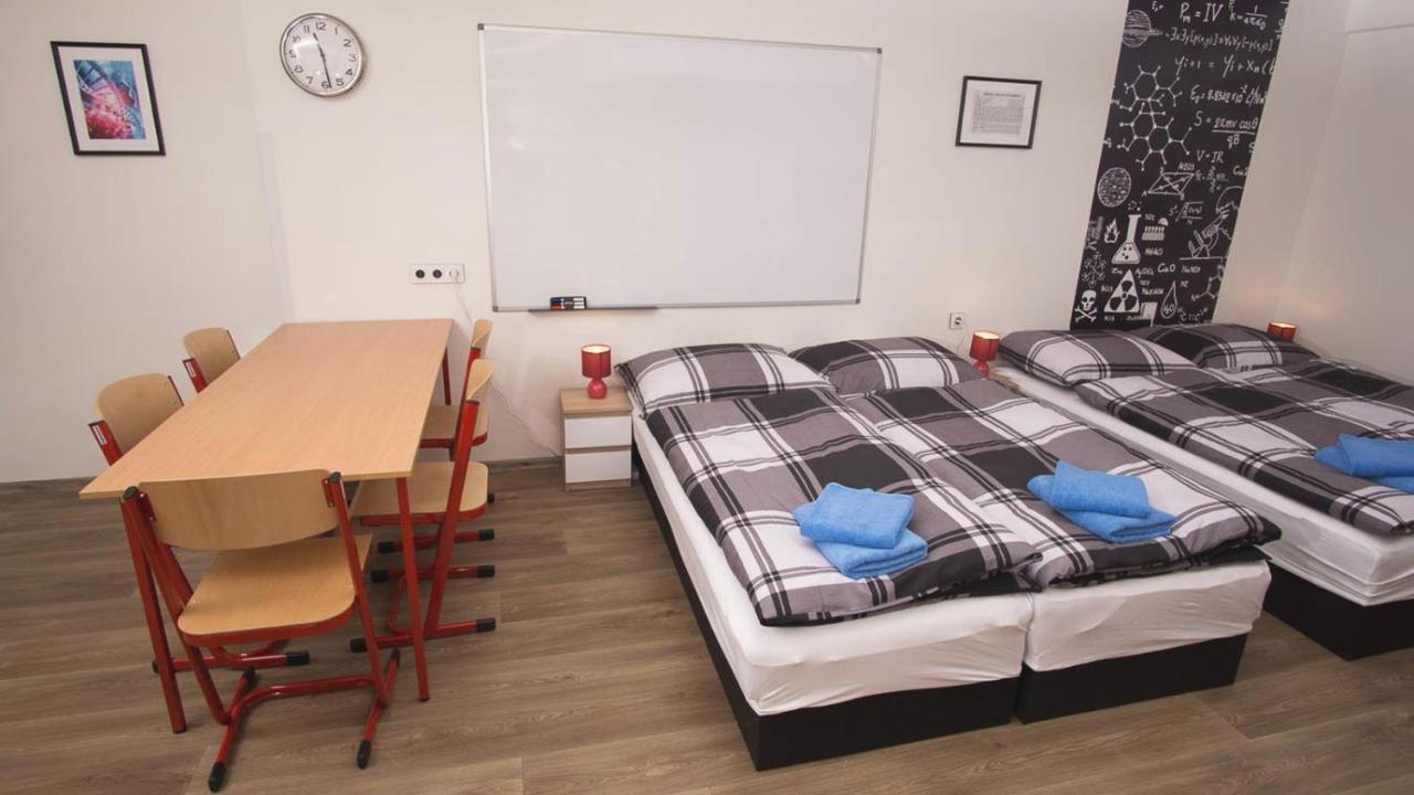School Apartment - Your Unique Place In Prague By Metro Vysehrad Exterior foto