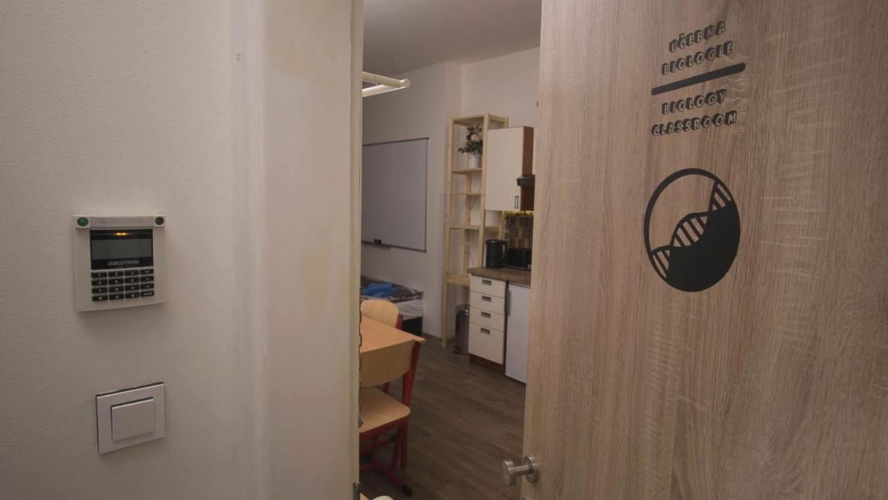 School Apartment - Your Unique Place In Prague By Metro Vysehrad Exterior foto
