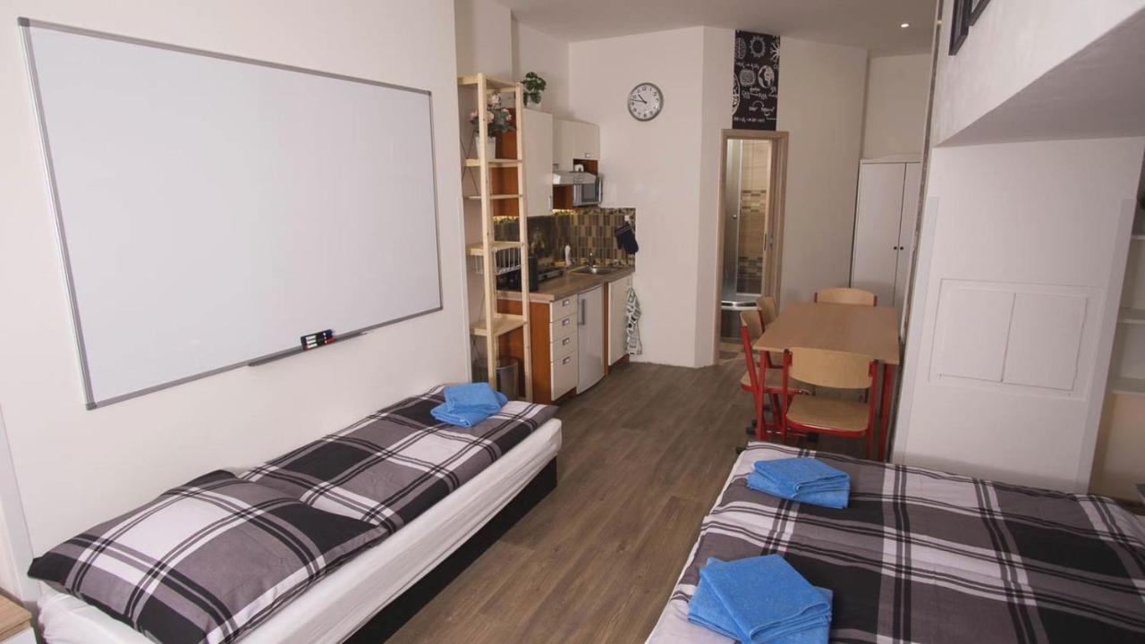 School Apartment - Your Unique Place In Prague By Metro Vysehrad Exterior foto