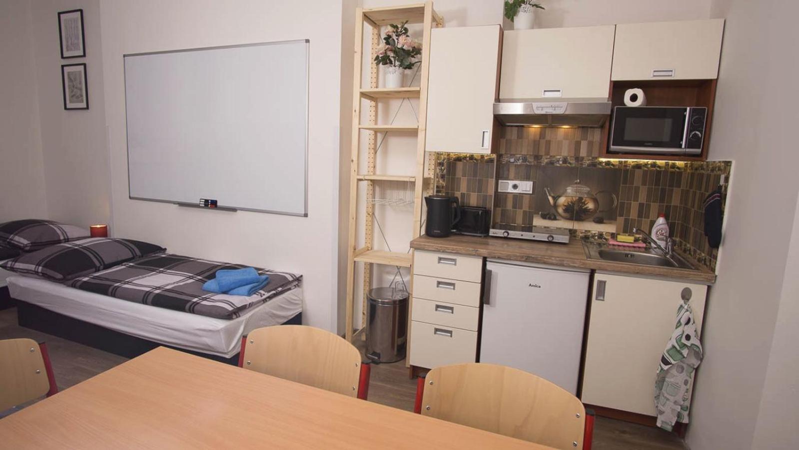 School Apartment - Your Unique Place In Prague By Metro Vysehrad Zimmer foto
