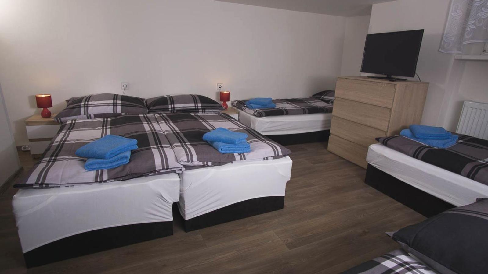 School Apartment - Your Unique Place In Prague By Metro Vysehrad Zimmer foto