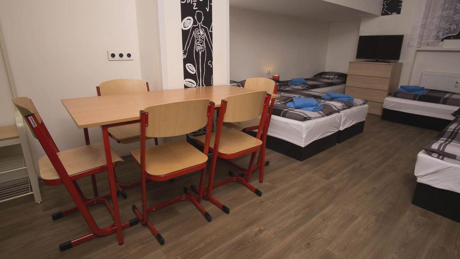 School Apartment - Your Unique Place In Prague By Metro Vysehrad Zimmer foto