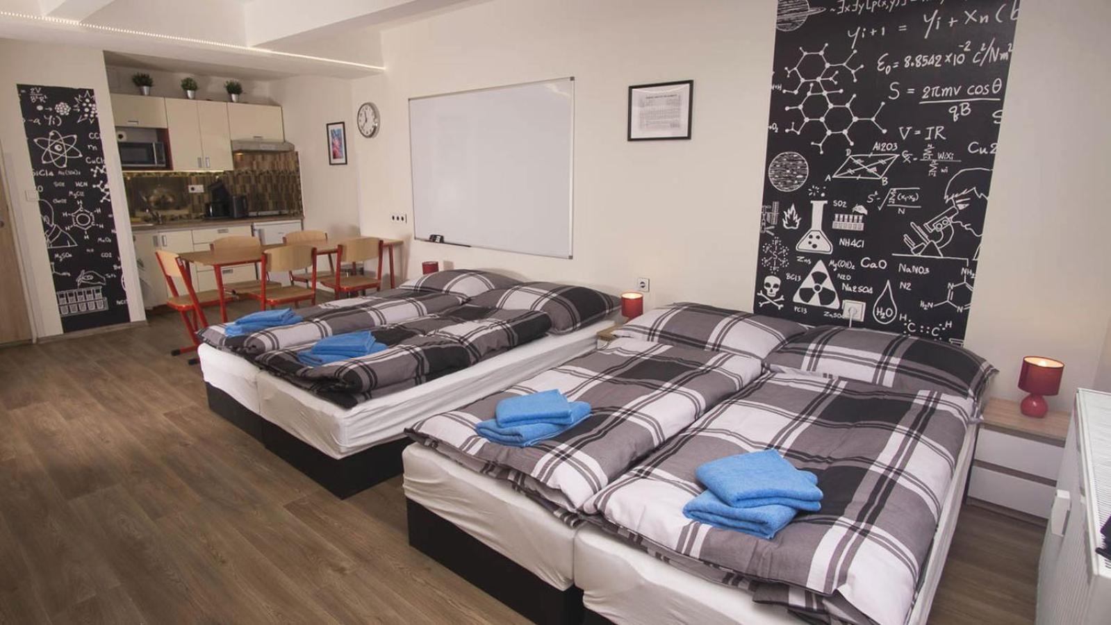 School Apartment - Your Unique Place In Prague By Metro Vysehrad Zimmer foto